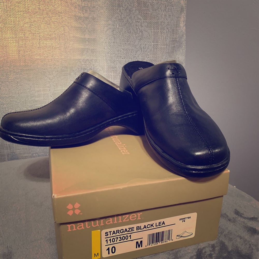 *SOLD* Naturalizer Stargaze Black Leather Mules size 10M